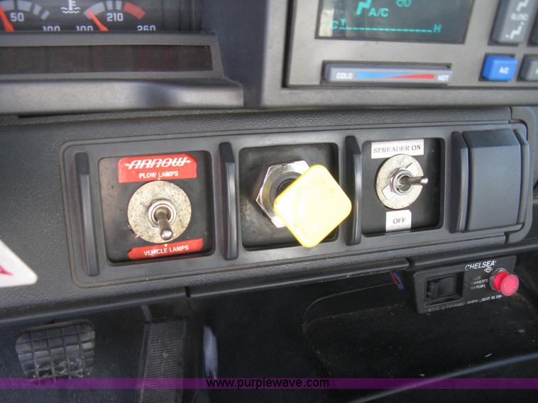 image for item E7938 2001 GMC C7500 dump truck