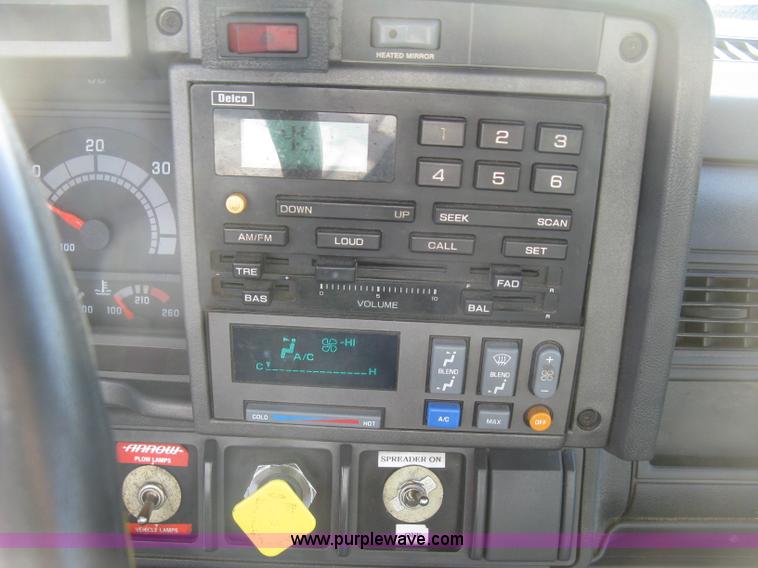 image for item E7938 2001 GMC C7500 dump truck