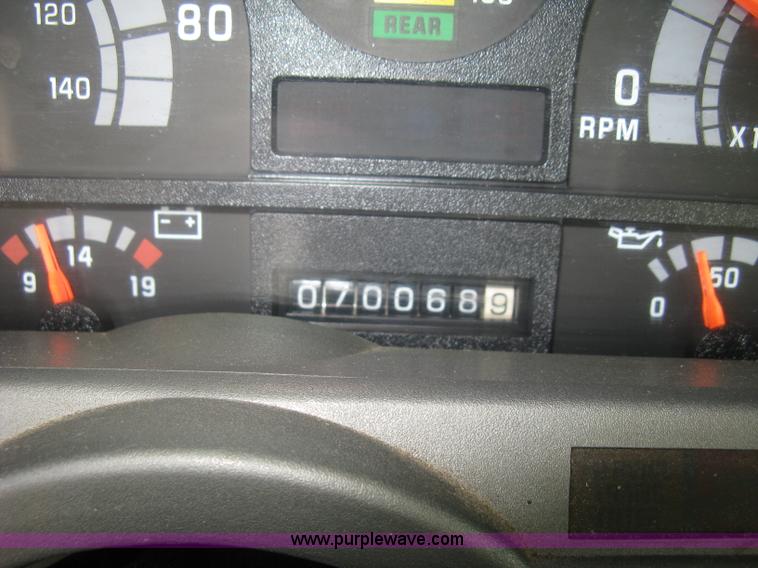 image for item E7938 2001 GMC C7500 dump truck