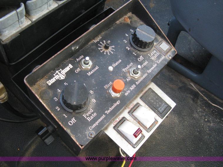 image for item E7938 2001 GMC C7500 dump truck