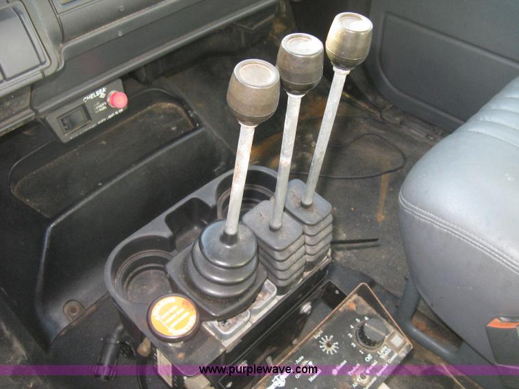 image for item E7938 2001 GMC C7500 dump truck