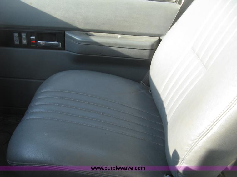 image for item E7938 2001 GMC C7500 dump truck