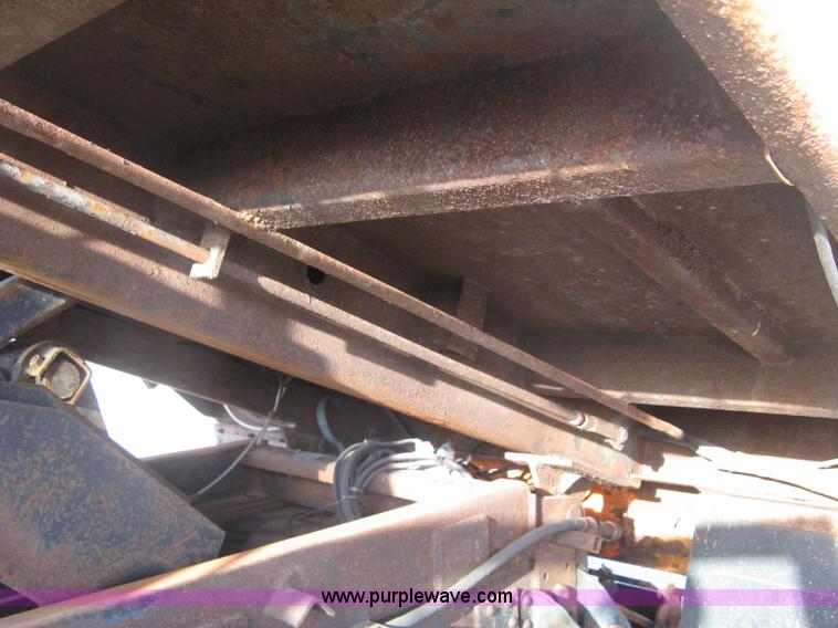 image for item E7938 2001 GMC C7500 dump truck