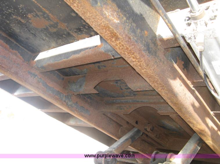 image for item E7938 2001 GMC C7500 dump truck