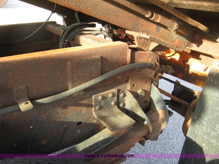 image for item E7938 2001 GMC C7500 dump truck