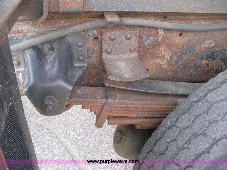 image for item E7938 2001 GMC C7500 dump truck