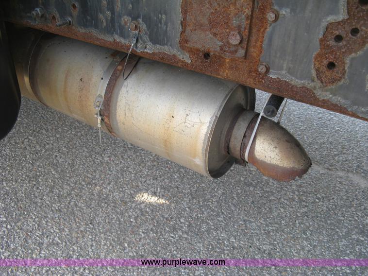 image for item E7938 2001 GMC C7500 dump truck