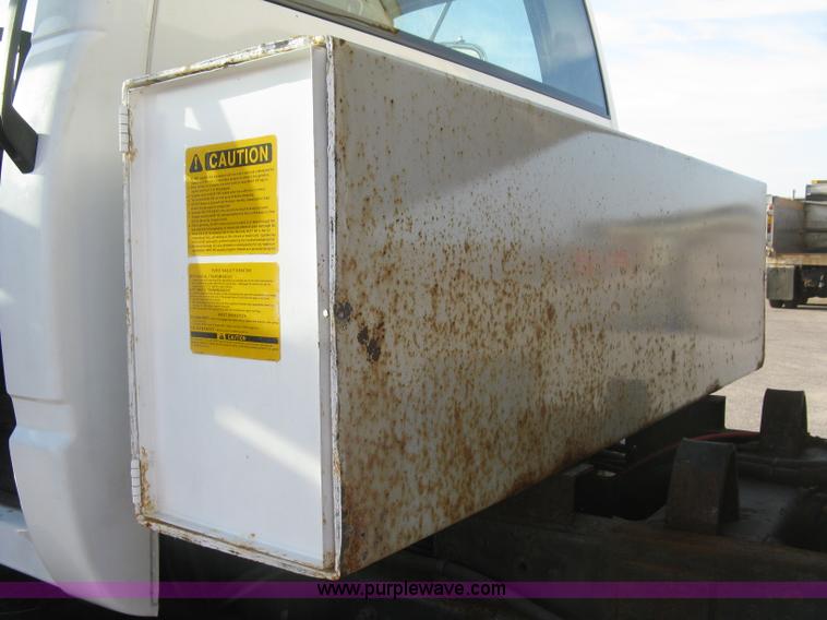 image for item E7938 2001 GMC C7500 dump truck