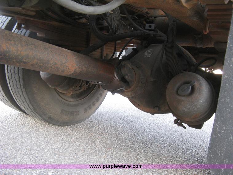 image for item E7938 2001 GMC C7500 dump truck