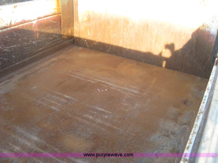 image for item E7938 2001 GMC C7500 dump truck