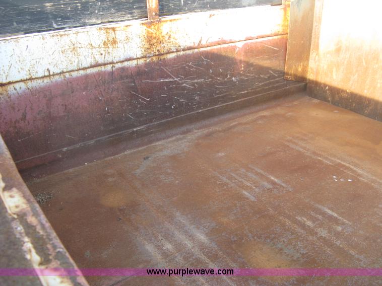 image for item E7938 2001 GMC C7500 dump truck