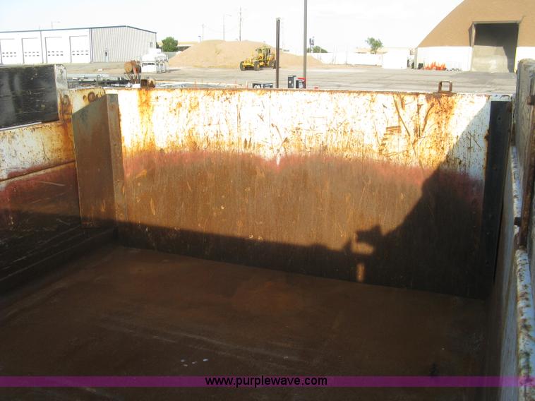 image for item E7938 2001 GMC C7500 dump truck