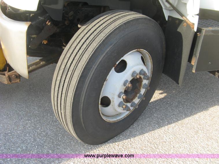 image for item E7938 2001 GMC C7500 dump truck