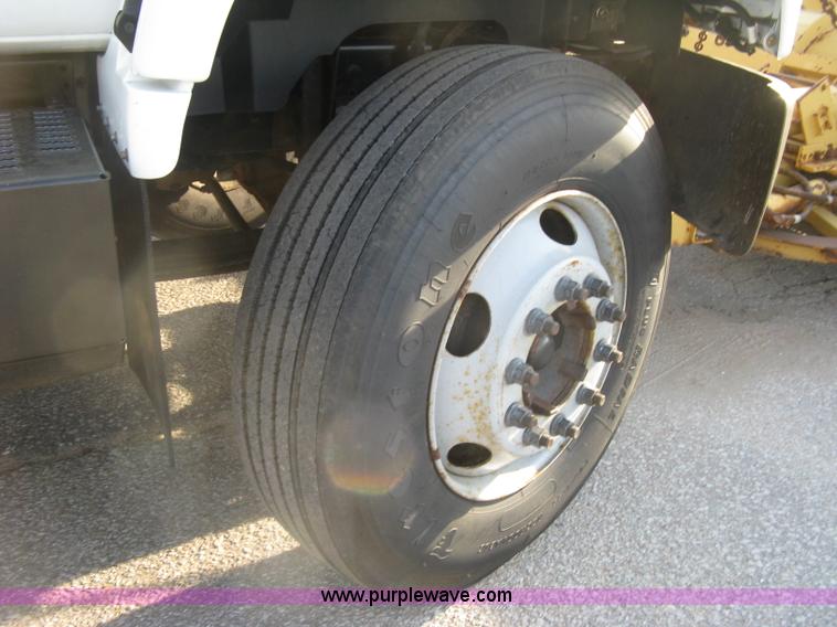 image for item E7938 2001 GMC C7500 dump truck