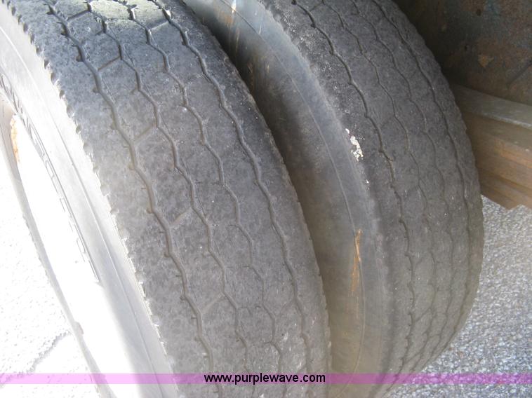 image for item E7938 2001 GMC C7500 dump truck