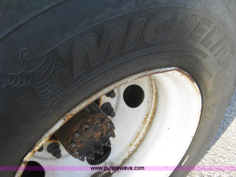 image for item E7938 2001 GMC C7500 dump truck