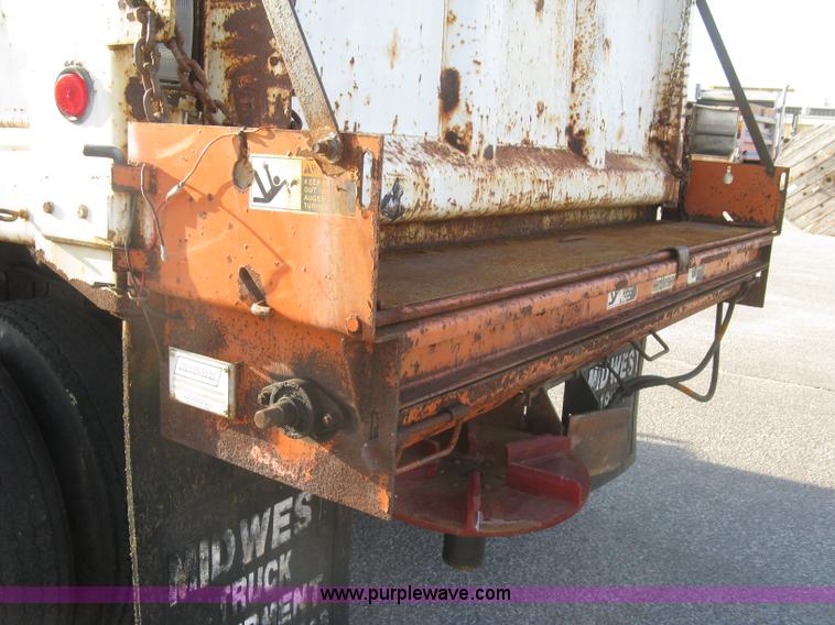 image for item E7938 2001 GMC C7500 dump truck