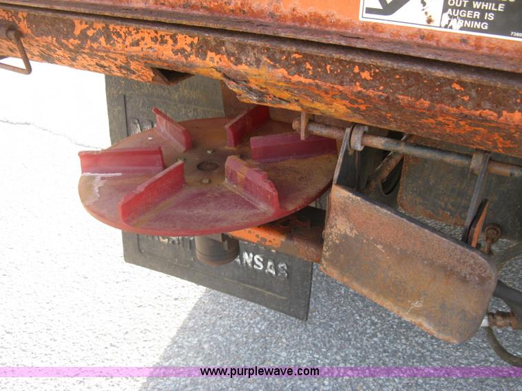 image for item E7938 2001 GMC C7500 dump truck