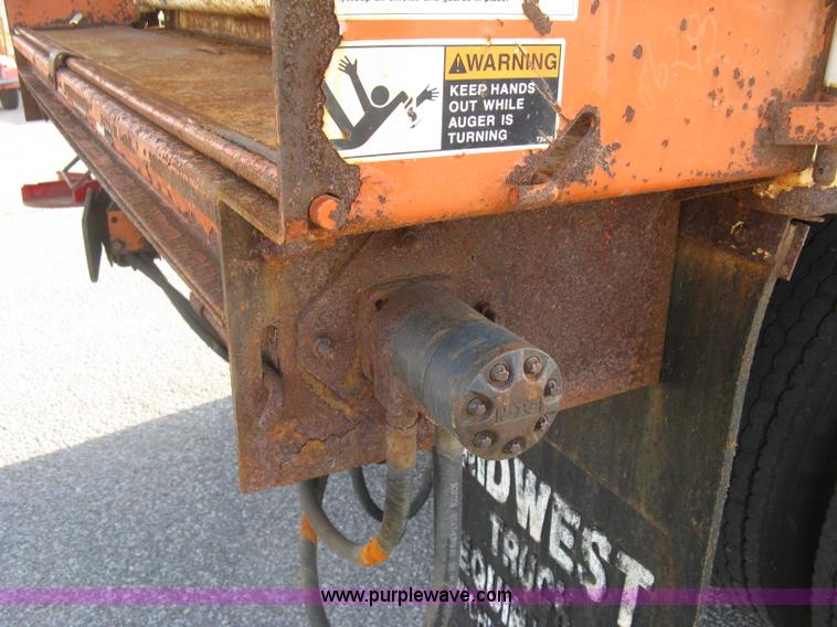 image for item E7938 2001 GMC C7500 dump truck