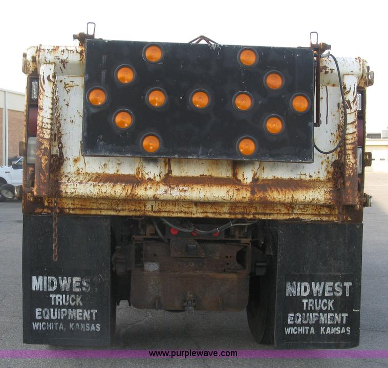 image for item E7939 2001 GMC C7500 dump truck