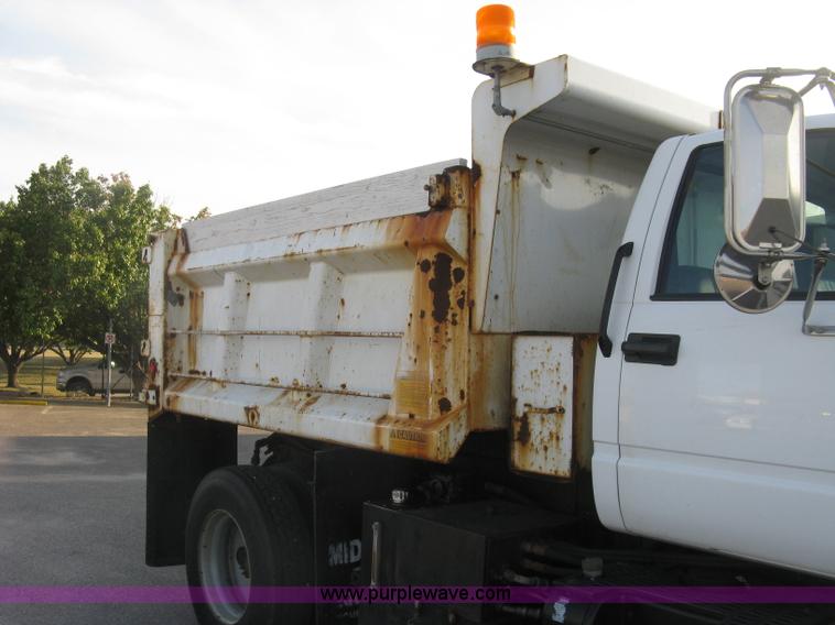 image for item E7939 2001 GMC C7500 dump truck