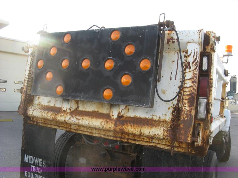 image for item E7939 2001 GMC C7500 dump truck