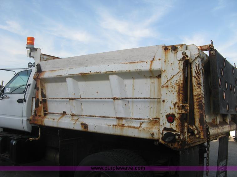 image for item E7939 2001 GMC C7500 dump truck