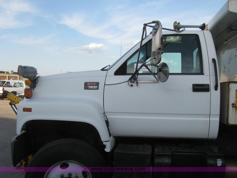 image for item E7939 2001 GMC C7500 dump truck