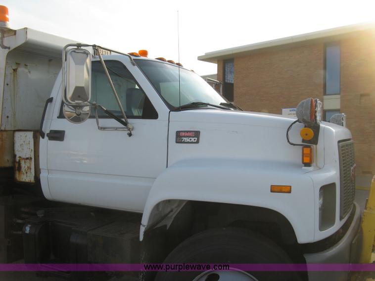 image for item E7939 2001 GMC C7500 dump truck