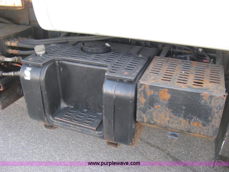 image for item E7939 2001 GMC C7500 dump truck