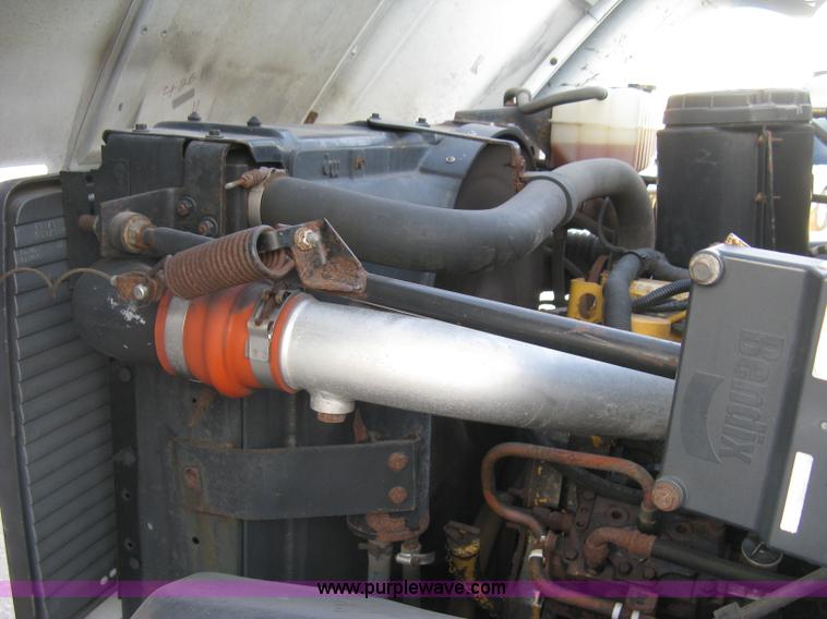 image for item E7939 2001 GMC C7500 dump truck