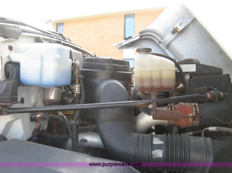 image for item E7939 2001 GMC C7500 dump truck