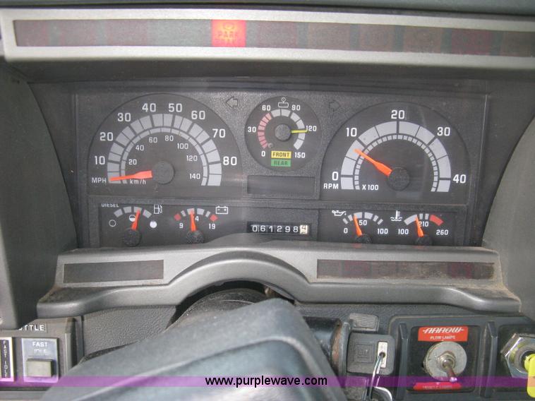 image for item E7939 2001 GMC C7500 dump truck