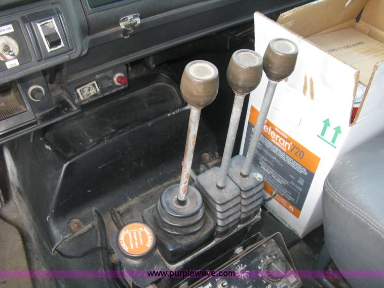 image for item E7939 2001 GMC C7500 dump truck