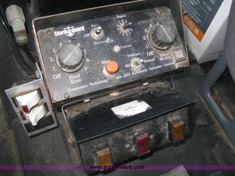 image for item E7939 2001 GMC C7500 dump truck