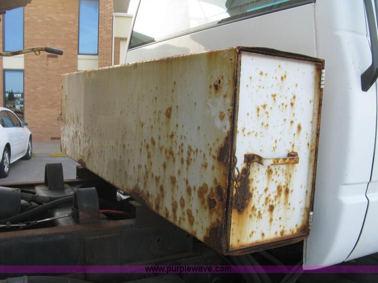 image for item E7939 2001 GMC C7500 dump truck