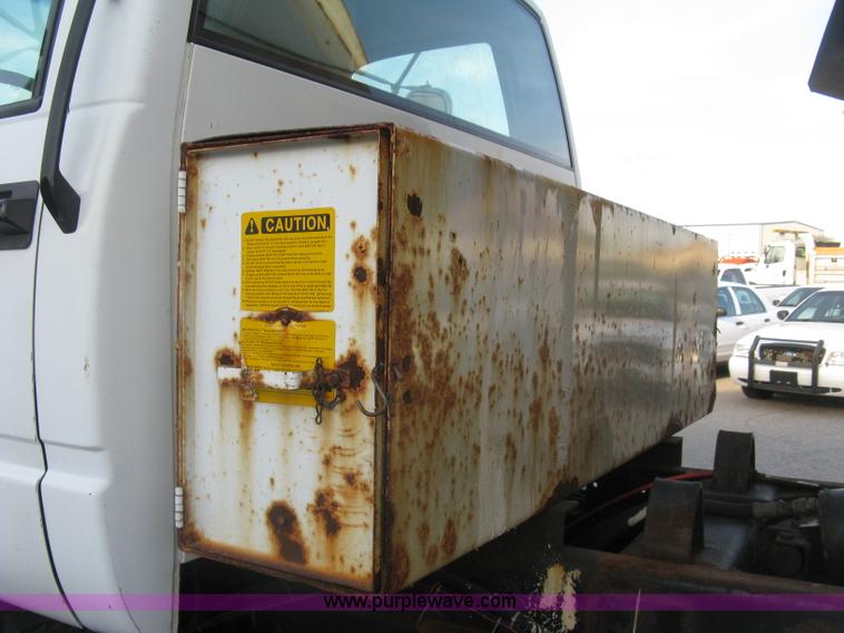 image for item E7939 2001 GMC C7500 dump truck