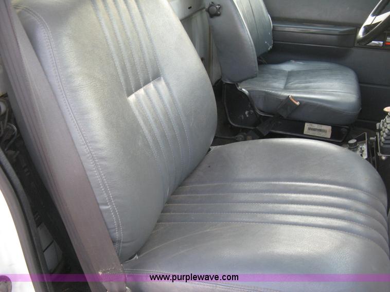 image for item E7939 2001 GMC C7500 dump truck