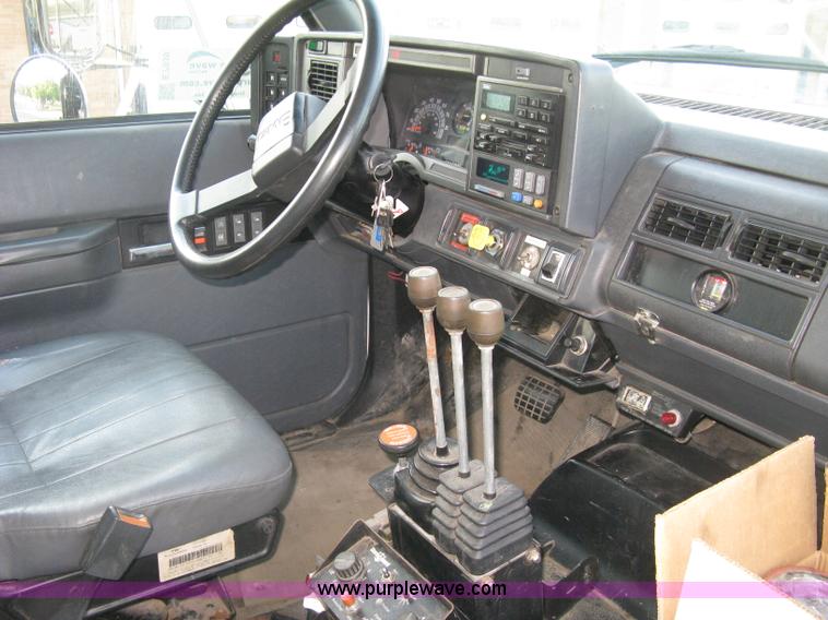 image for item E7939 2001 GMC C7500 dump truck