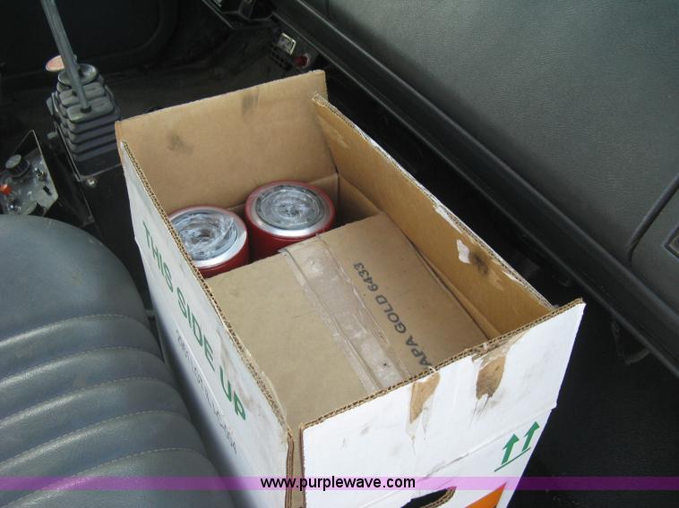 image for item E7939 2001 GMC C7500 dump truck