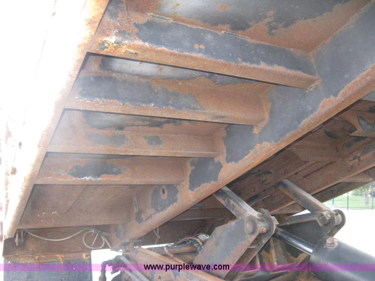 image for item E7939 2001 GMC C7500 dump truck