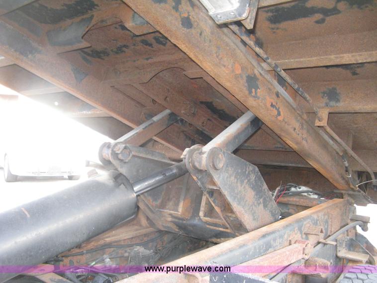 image for item E7939 2001 GMC C7500 dump truck