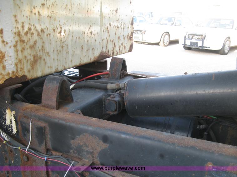 image for item E7939 2001 GMC C7500 dump truck