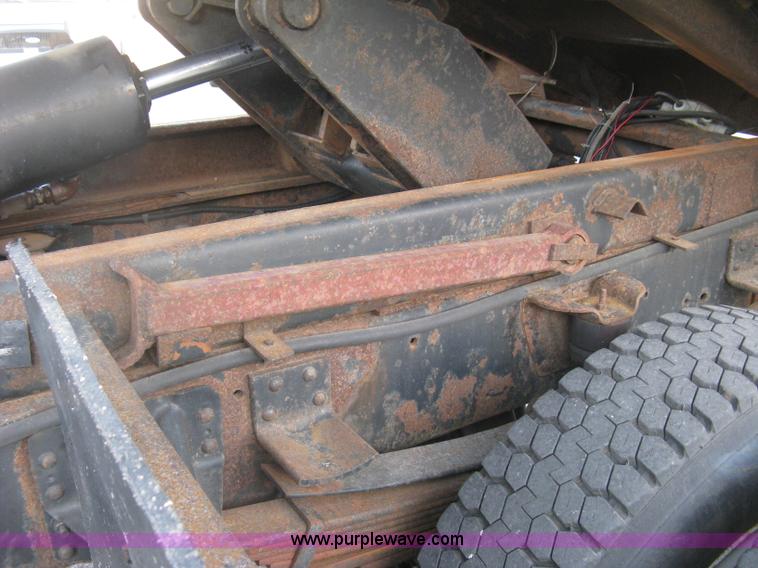 image for item E7939 2001 GMC C7500 dump truck