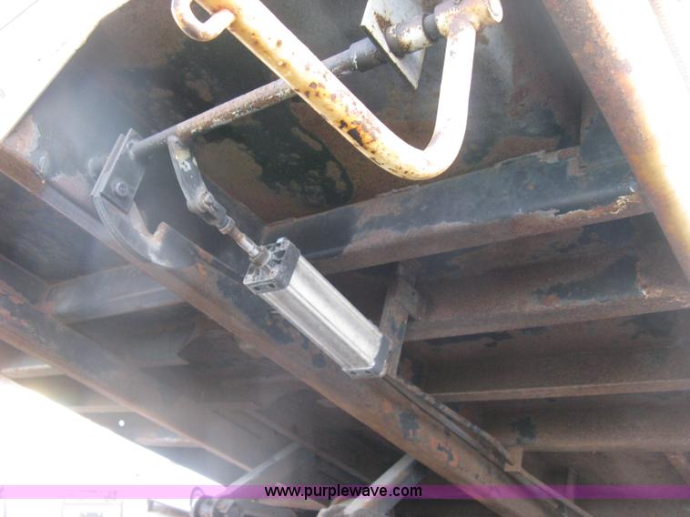 image for item E7939 2001 GMC C7500 dump truck