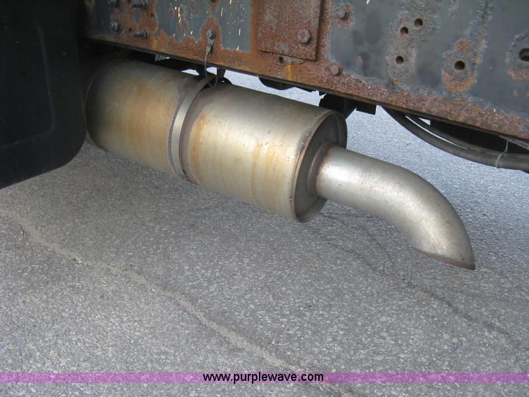 image for item E7939 2001 GMC C7500 dump truck