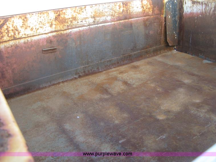 image for item E7939 2001 GMC C7500 dump truck