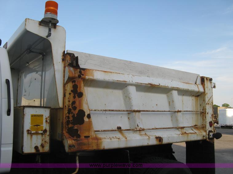 image for item E7939 2001 GMC C7500 dump truck