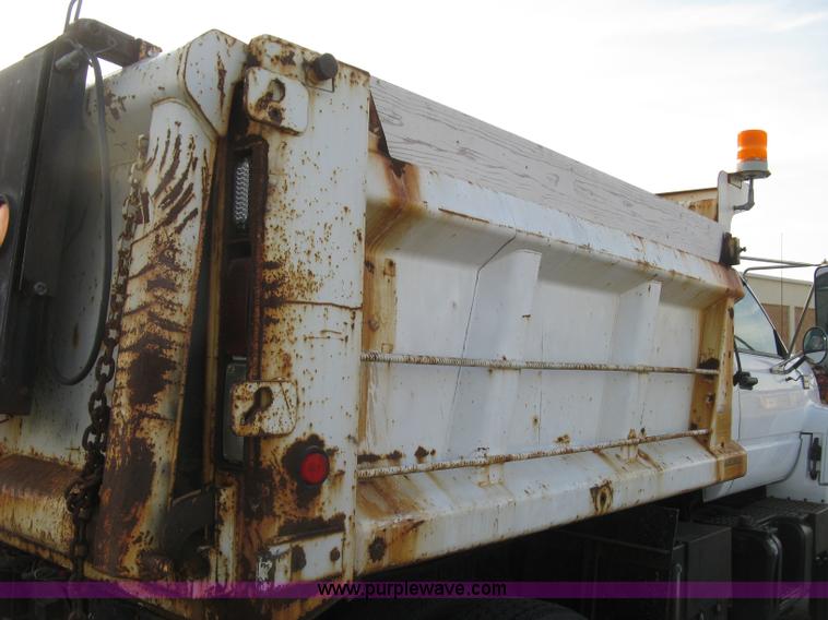 image for item E7939 2001 GMC C7500 dump truck