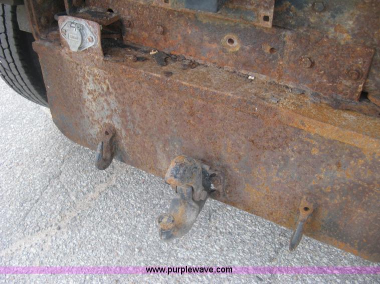 image for item E7939 2001 GMC C7500 dump truck